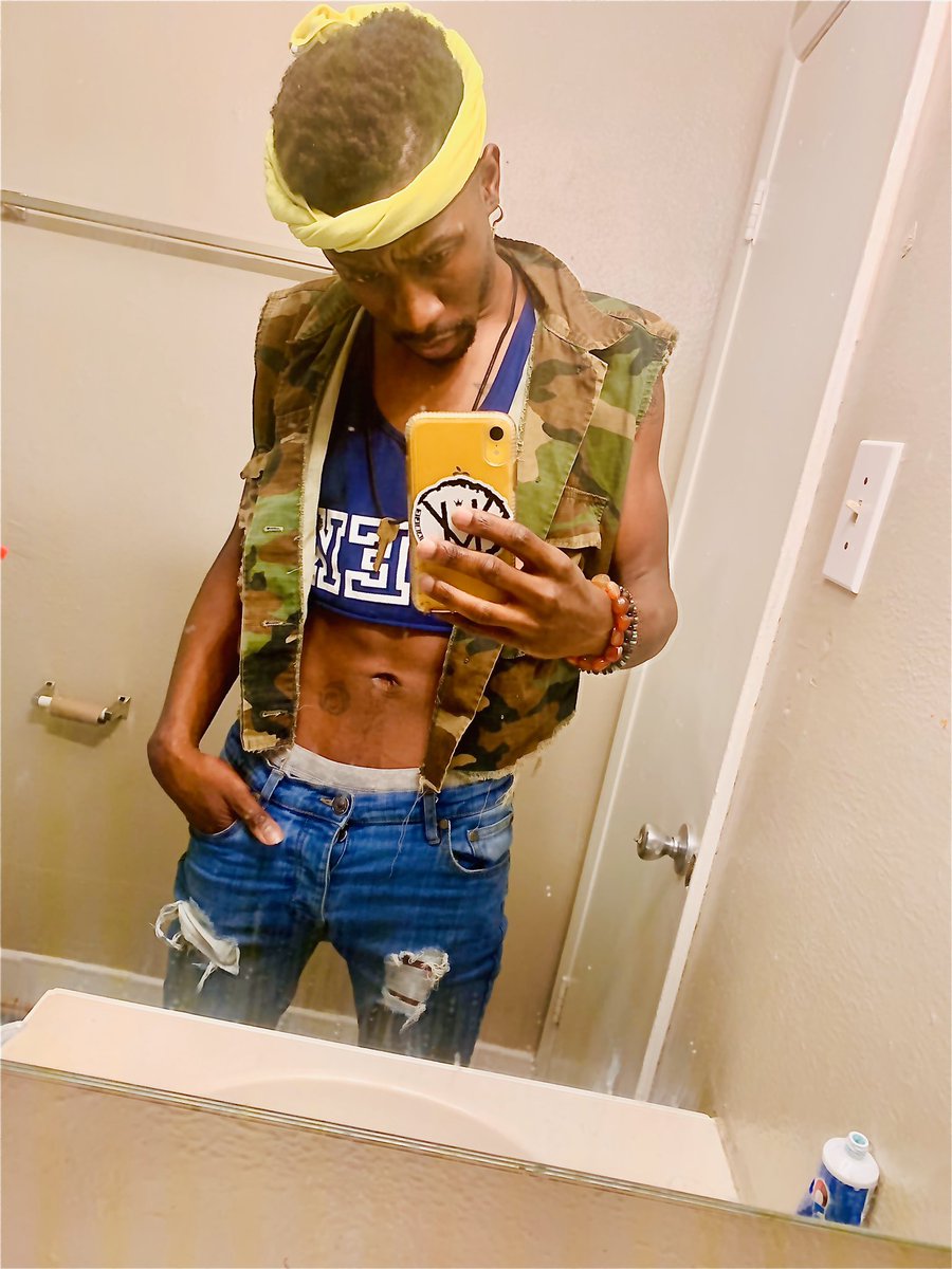 _enRICHments_'s tweet photo. Today was a beautiful day. Pure Black Boy Joy.
#HeIsValuable #HeIsLove #BlackQueerMen #QueerBoyJoy #BlackBoyJoy https://t.co/OgAq0ZD7cA