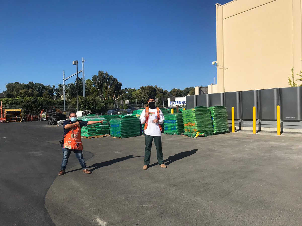 PaolaUribe408's tweet photo. Taking time to thank some of our WEEKEND WARRIORS! Thank you Sunnyvale team for all that you do!! 0640 💪🏼@Julianmasm0640 @Josephareyes83 https://t.co/ihKErhdfY4