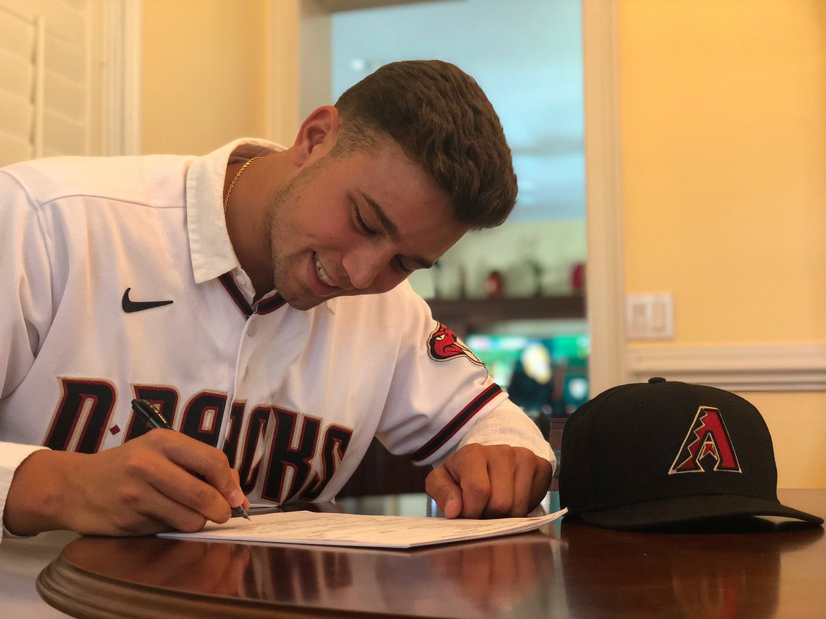 slade_cecconi's tweet photo. Officially an Arizona Diamondback!! Thank you to everyone who has helped and supported me throughout this process, can’t wait to get to work! #RattleOn @Dbacks https://t.co/qPxRYJ2p2B