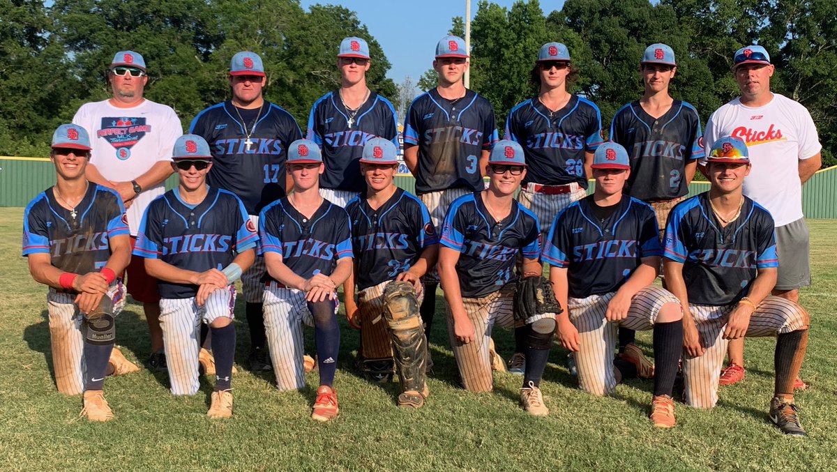 joshbrown2022's tweet photo. Good summer with the boys @AR_Sticks https://t.co/nQixqc0ByL