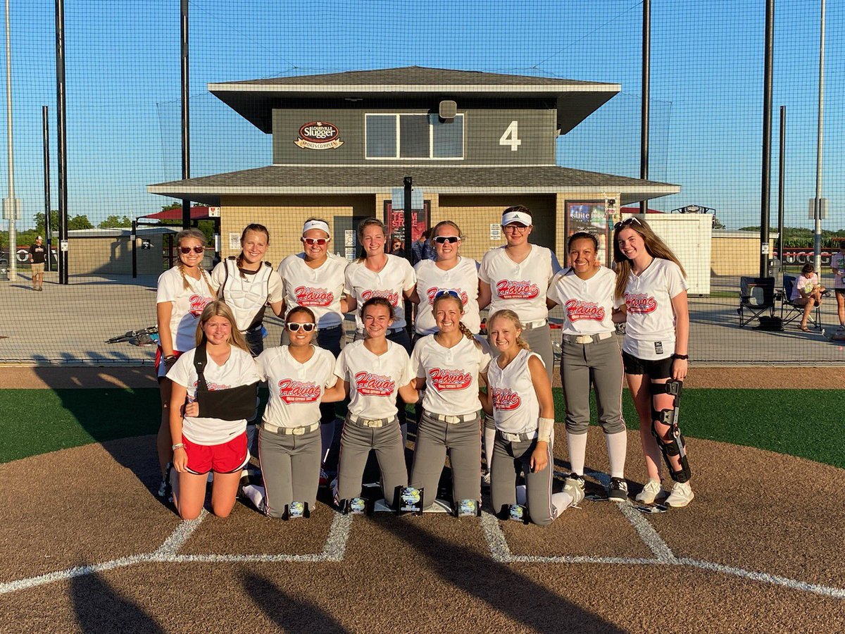 03Havoc's tweet photo. Havoc 03 played up this weekend and are the 2020 18u A Illinois State CHAMPIONS! The girls worked hard and played some great games. We had an impressive 7 home runs and 2 grand slams! Way to wreck Havoc! ❤️🥎💙 #havocstrong https://t.co/Ees0OfQTuY