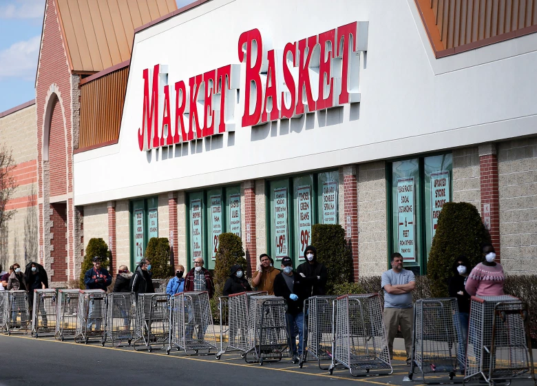 dead grocery store worker, 59Vitalina Williams escaped poverty and worked two jobs as a cashier at  @MarketBasket &  @Walmart in Massachusetts, so that she could send money home to her family in Guatemala. She was taken too soon by  #COVID.  https://www.bostonglobe.com/2020/04/10/nation/grocery-store-employee-hard-life-filled-with-work-happiness-suddenly-gone/