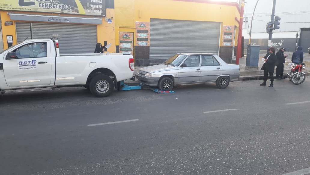 GustavoAdda's tweet photo. 40 motos y 3 autos remitidos este domingo.
114 motos y 5 autos retenidos preventivamente en el fin de semana.
#HayControl del #TercioDelta del @MinSegSF y @DGTRosario de @SCyCRos.
#CuidarnosEsEntreTodos. https://t.co/SPmuVHbqbB