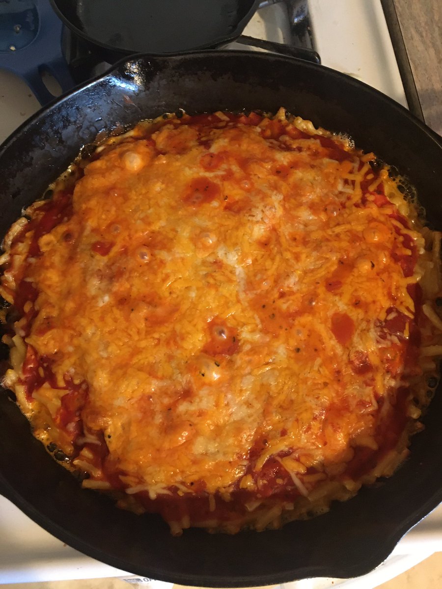 actualgrumpycat's tweet photo. Things I didn’t know that could exist. Box Mac n cheese = pizza crust. Couldn’t have done it without @MythicalChef #mysticalkitchen https://t.co/JAsRWB1pUF