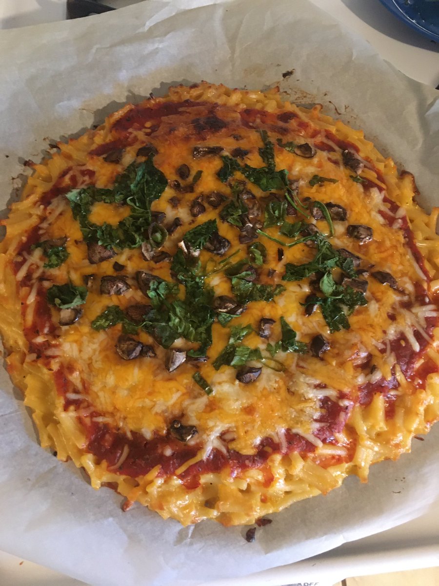 actualgrumpycat's tweet photo. Things I didn’t know that could exist. Box Mac n cheese = pizza crust. Couldn’t have done it without @MythicalChef #mysticalkitchen https://t.co/JAsRWB1pUF