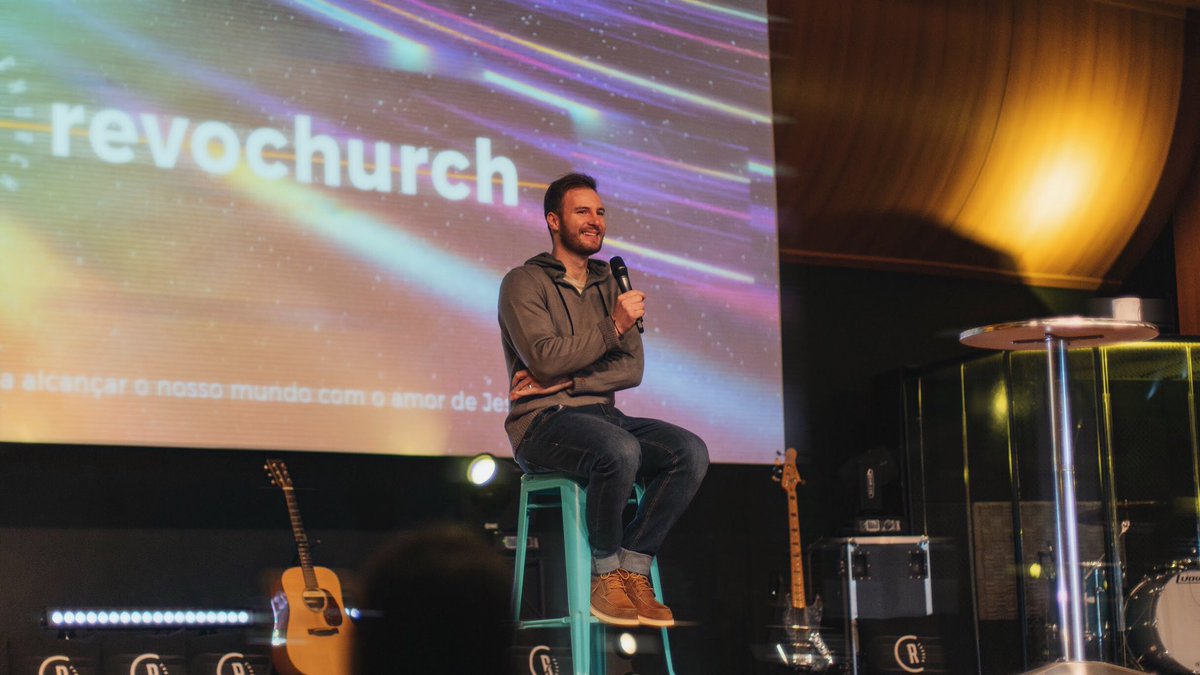 matheusschmitt_'s tweet photo. “O amor que muda o mundo!” ➖➖➖➖➖➖➖➖➖Que noite hoje na @revochurch 🔥
Jesus disse: “Eu lhes dou um novo mandamento: que vocês amem uns aos outros. Assim como eu os amei, que também vocês amem uns aos outros.” João (13:34)
#otimasemana #revochurch #MS ®️ https://t.co/zxPRJV1Vci