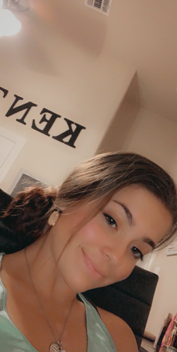 kenzieedillardd's tweet photo. messy hair flicks. https://t.co/UzypQRuAJw