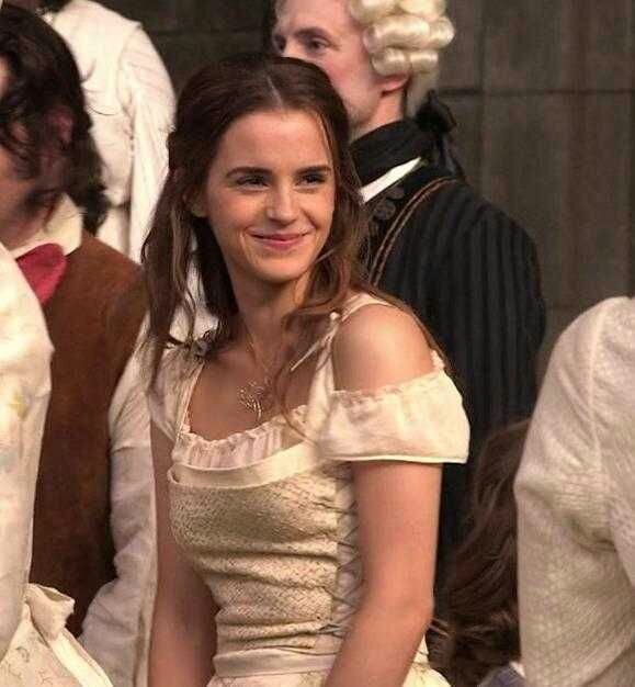 ewgeller's tweet image. a emma watson interpretando a
princesa bela é o meu conceito favorito