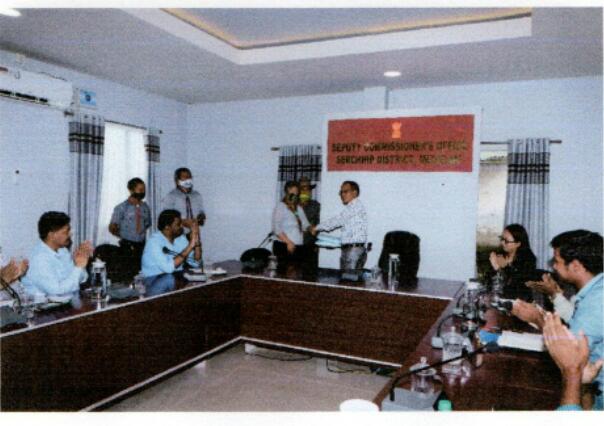 bsgnhq's tweet photo. District officials of Serchip District of Mizoram BSG distributing masks to local administration ............. #bsgindia   #muskaanwithbsg   #udaan #bsg @KirenRijiju @YASMinistry https://t.co/w4gEsWGj9H