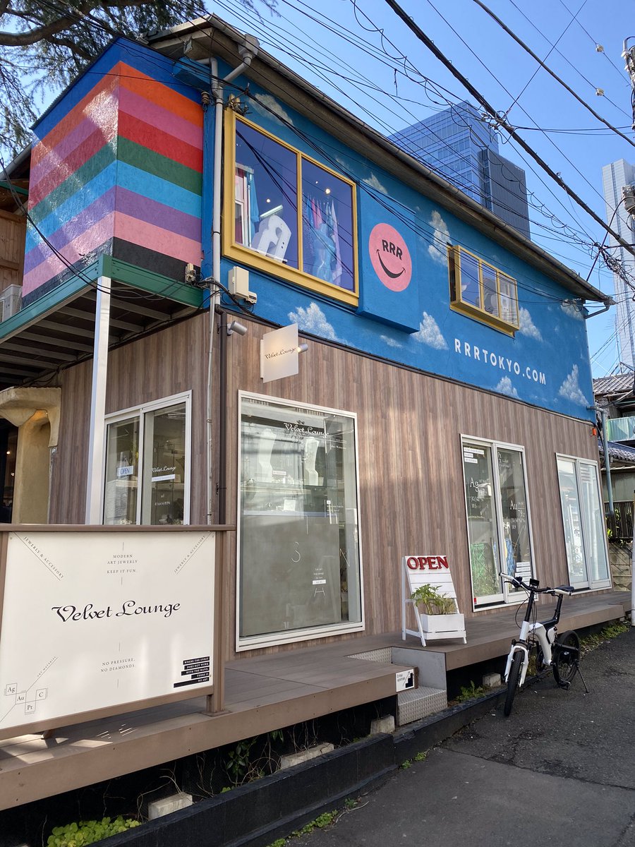 besvjapan's tweet photo. おでかけBESV 〜 #原宿 編〜
#DESIGNFESTAGALLARY @DFGHarajuku さんの建物に描かれた #壁アート や周辺の #アート 作品を見てきました🚲
I've been visiting #wallart in #Harajuku, #Tokyo!!
#BESV
#BESVJAPAN
#ベスビー
#ebike https://t.co/ci6nZLe0PF