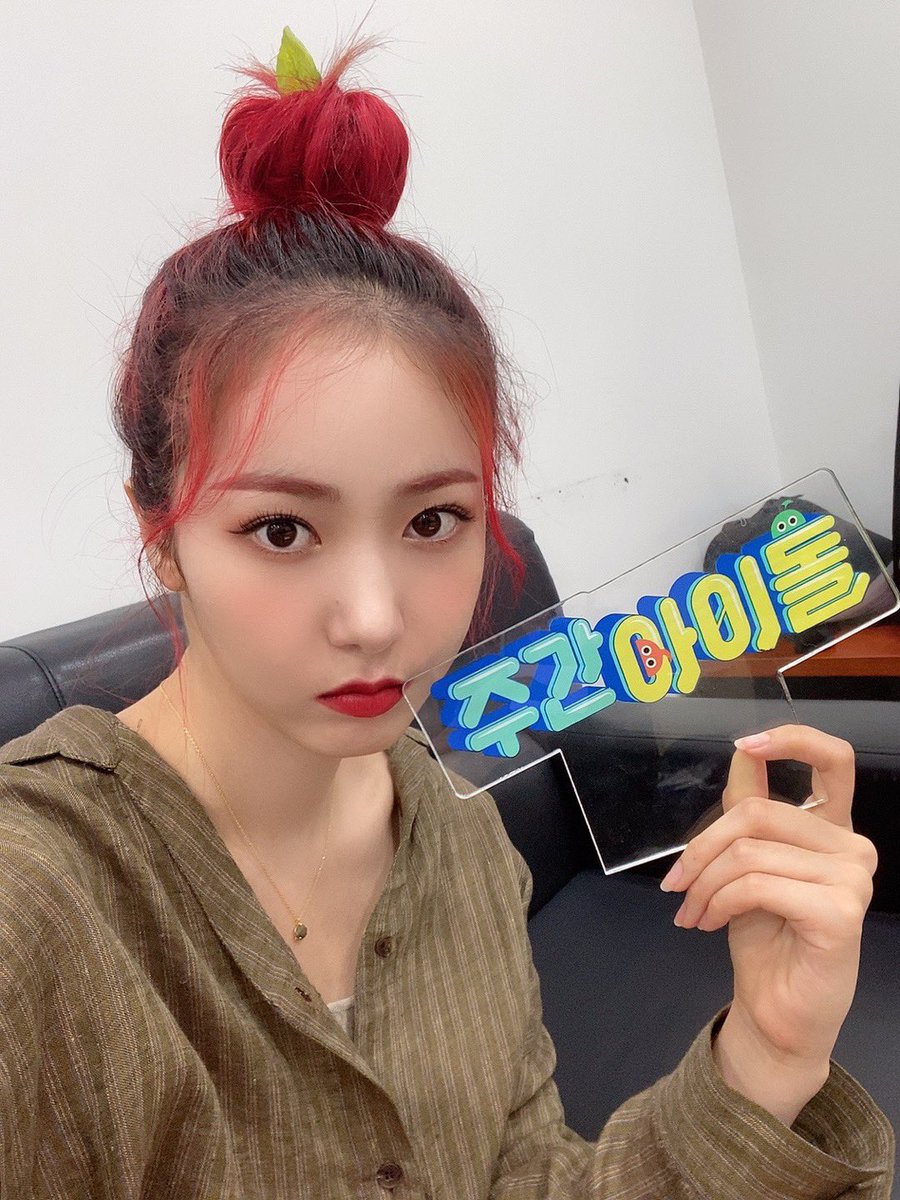 mbcweeklyidol's tweet photo. #주간아이돌 #주간아 @mbcweeklyidol
#여자친구

🍎🍏청송사과 긴장해🍏🍎
사과 패러다임에 돌풍 몰고올💨
핫한☀️ 여름친구 👑Apple👑

7월 15일(수) 오후 5시
비오는 날☔️ <주간아이돌>하세요👍

#소원 #예린 #은하
#유주 #신비 #엄지 https://t.co/qtDtvmmPoY