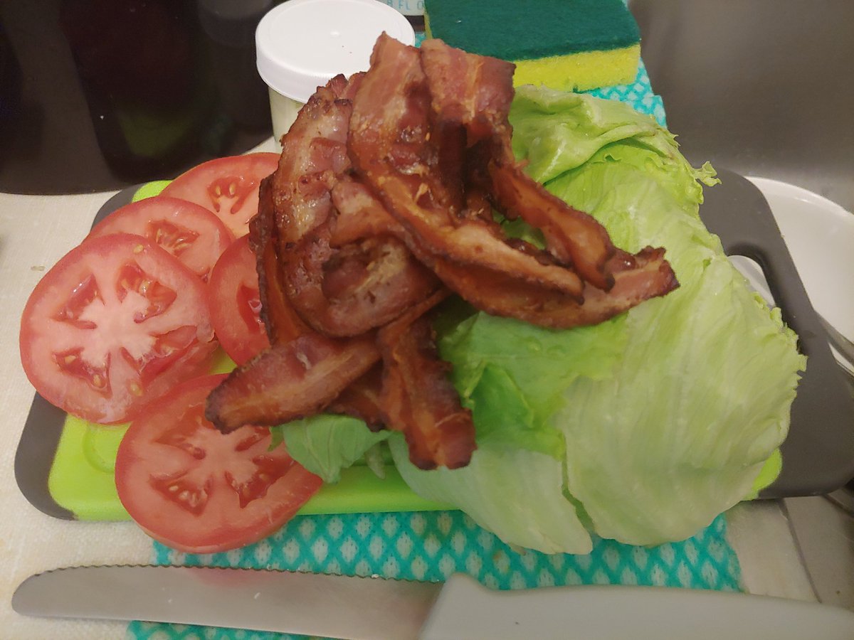 Suebie's tweet photo. My third @chefcookit meal.
Egg and Bacon Breakfast Sandwich with grated potato cakes.
That potato is huge! Lookit all that grated potato!
The liquid egg was really neat. I liked not having to deal with eggshells.
#chefcookit https://t.co/3P5mOZiiW6