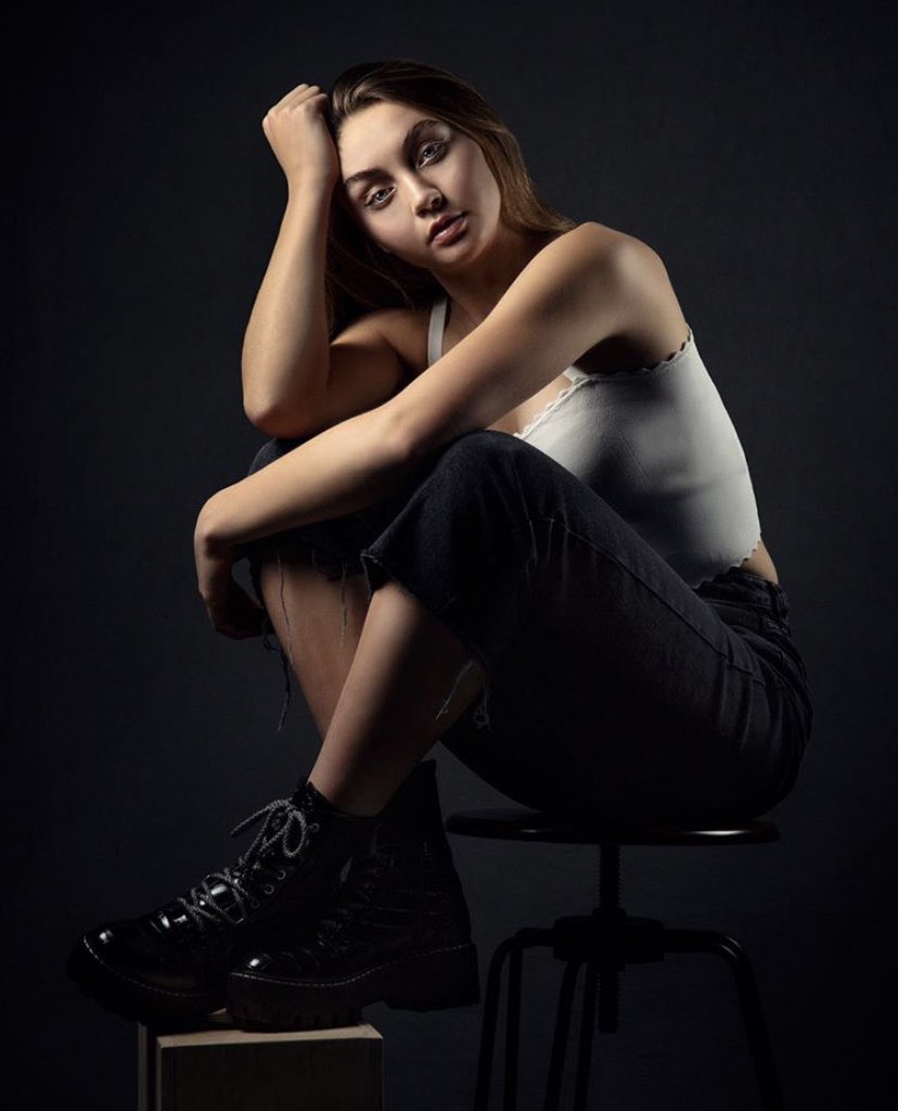 WestcottCo's tweet photo. Check out the setup in the thread below!

Captured by Ashley Boring with the Solix, Apollo Modifiers, and X-Drop Backdrop System.
#portraitphotography 

Learn more: https://t.co/RJxGuNJ09f https://t.co/5E7aF12olx