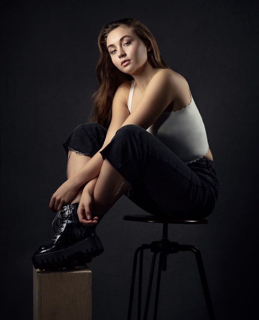 WestcottCo's tweet photo. Check out the setup in the thread below!

Captured by Ashley Boring with the Solix, Apollo Modifiers, and X-Drop Backdrop System.
#portraitphotography 

Learn more: https://t.co/RJxGuNJ09f https://t.co/5E7aF12olx