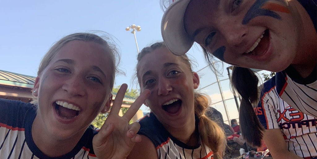 hhharlsss's tweet photo. Congrats to my favorite twins, @CaitlynSumm2023 &amp; @ClaireSummSing, on winning the Celebration of Music!!! I’m beyond proud of you both and can’t wait to see what the future holds for y’all! #LAbound https://t.co/9GTAzgaMKc