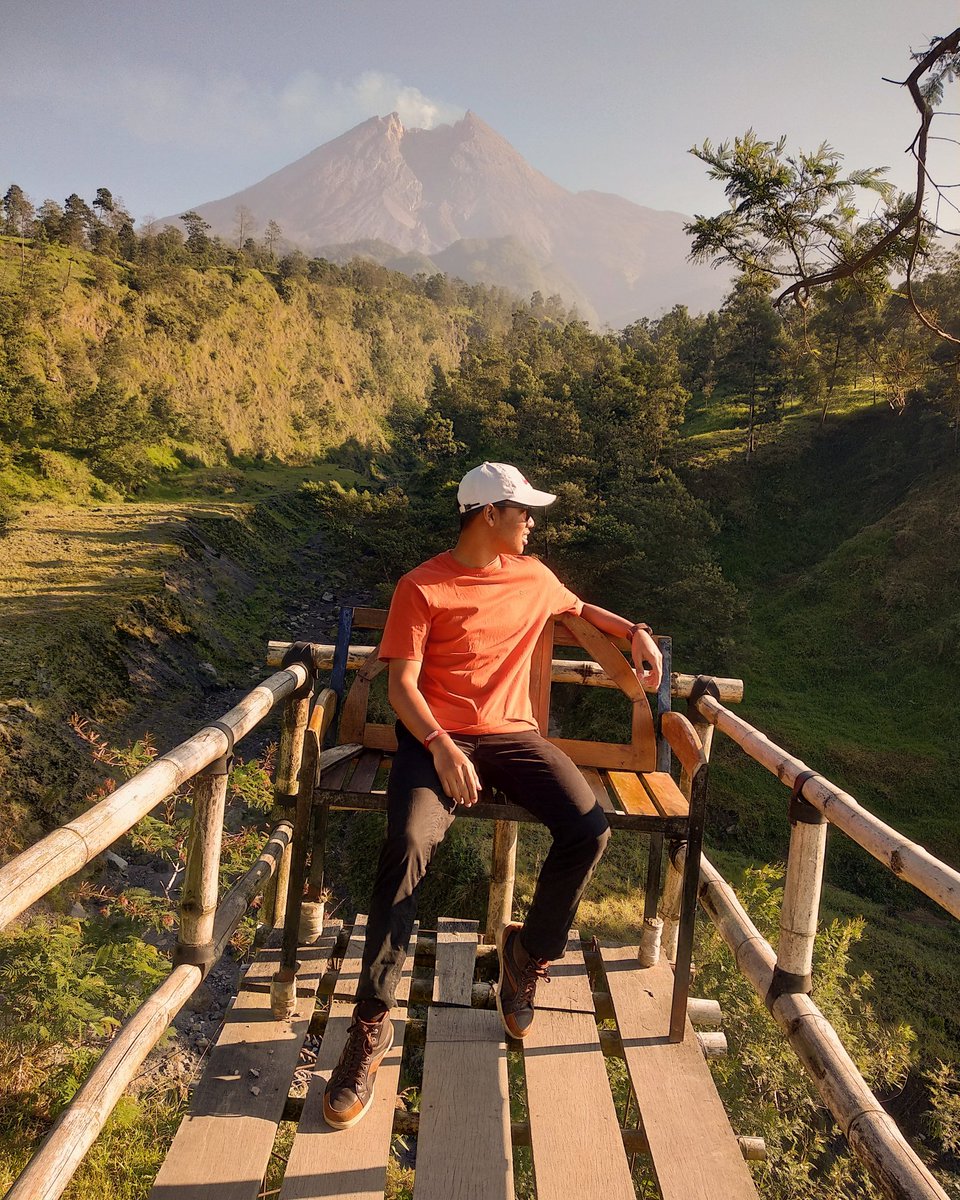 Daffamarenta2's tweet photo. Pemandangannya bagus ya dek xixi https://t.co/ddqlIt10oQ