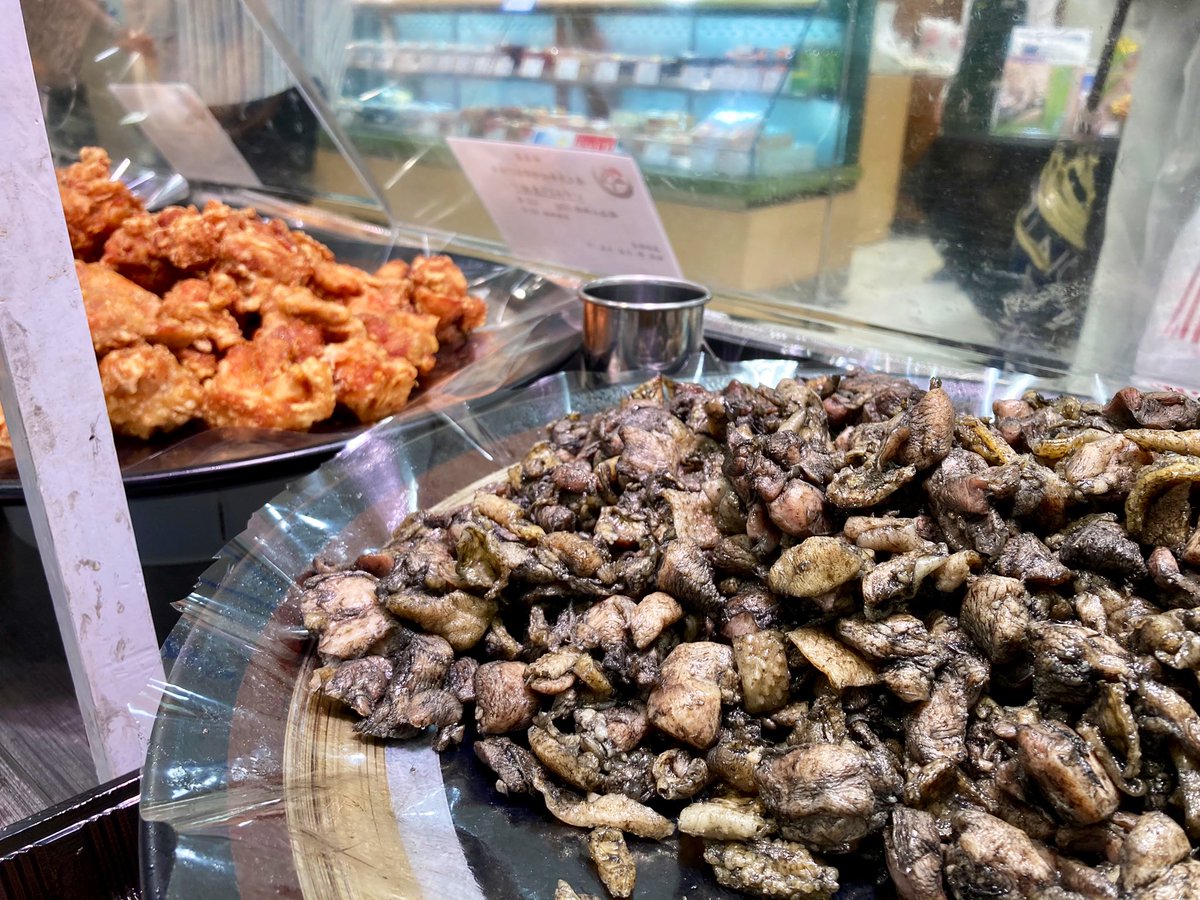 広島の百貨店 福屋のフックン 鹿児島のブランド鶏 いずみどり を使用した唐揚げに手羽先 炭火焼 噛めば噛むほど旨みがお口にひろがります お弁当もご用意しています 八丁堀本店 地階 中央催事売場 7 15 水 まで 桜島屋 からあげ