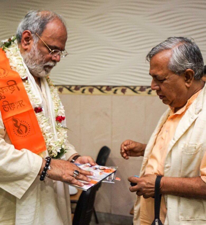 Anand_Krishna_'s tweet photo. Indeed, Sir, a great loss. Met #TapanDa #TapanGhosh #Tapan_Ghosh Ji  very briefly on our visit to #Kolkata, and we all were very much impressed by his #Dharmika outlook, energy, sincerety, and humility | 

Om Sadgati Praptir Astu - Prayers from #Bali #Indonesia 🙏🏼 https://t.co/Oxv8IAB9Vj