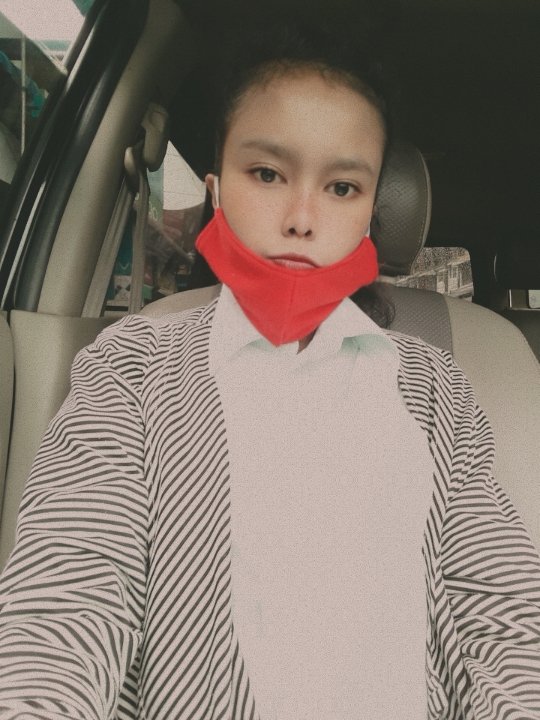 lestarimarpaun2's tweet photo. Pagi semuanya hari ini aku mau berangkat kerja, karena hujan makanya pergi kerjanya lama dan sambil ngerjain berkas di perjalanan😊✌😘 https://t.co/7yBNF9DpIC