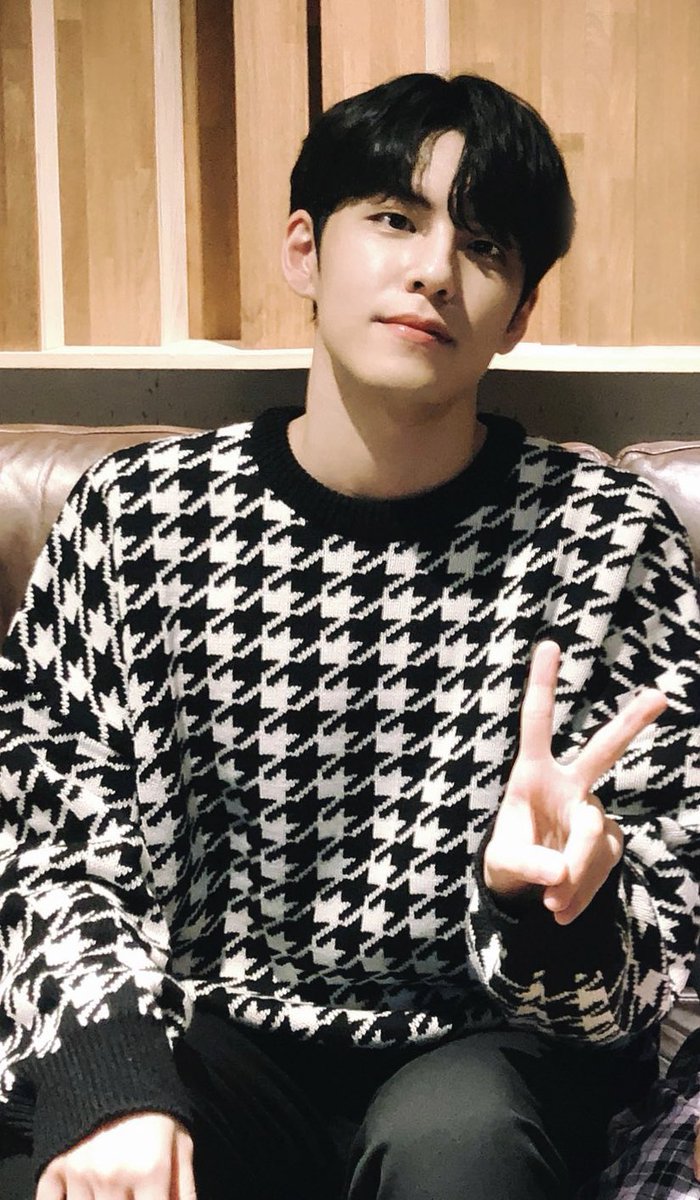 i_need_pil's tweet photo. 근데 진짜 똑같애 ㅎㅎ https://t.co/gF8GN5hYg3