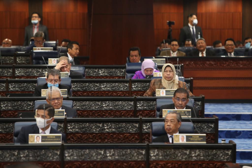 zuraida_my's tweet photo. Pagi ini saya hadir ke Mesyuarat Ke-2 Penggal 3 Parlimen ke-14. https://t.co/PieUcfct6W