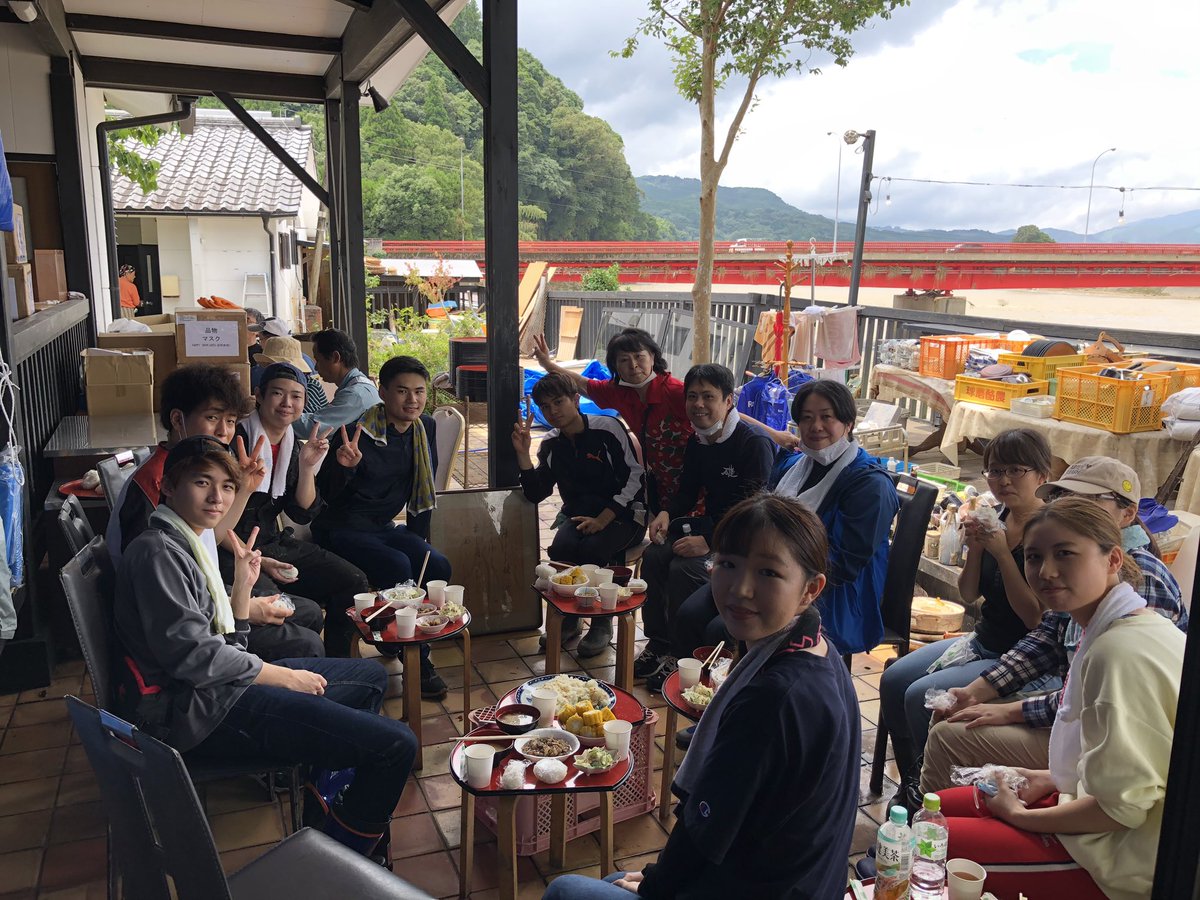 KUMAJECT2's tweet photo. 7/12(日)に人吉市へ災害ボランティアに行ってきました。見慣れた風景が一変していました…。
今後も微力ながら力になれればと思います。
#人吉市
#令和2年7月豪雨 https://t.co/12PHFoqMCv