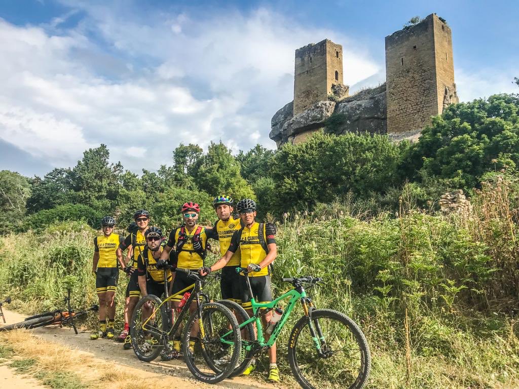 CC4caminos's tweet photo. Salida con el club por las magníficas 5 villas de Zaragoza.
Disfrutando del ciclismo, naturaleza,amistad y de la vida.
¡Con poco nos vale!
Eso si, con mascarillas para ir en los coches y para comer, higiene de manos y distancia social. https://t.co/dbFNrJBeIT