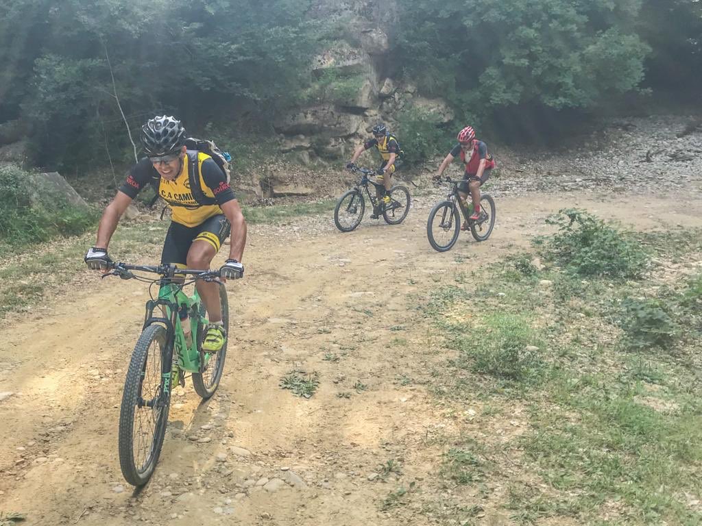 CC4caminos's tweet photo. Salida con el club por las magníficas 5 villas de Zaragoza.
Disfrutando del ciclismo, naturaleza,amistad y de la vida.
¡Con poco nos vale!
Eso si, con mascarillas para ir en los coches y para comer, higiene de manos y distancia social. https://t.co/dbFNrJBeIT