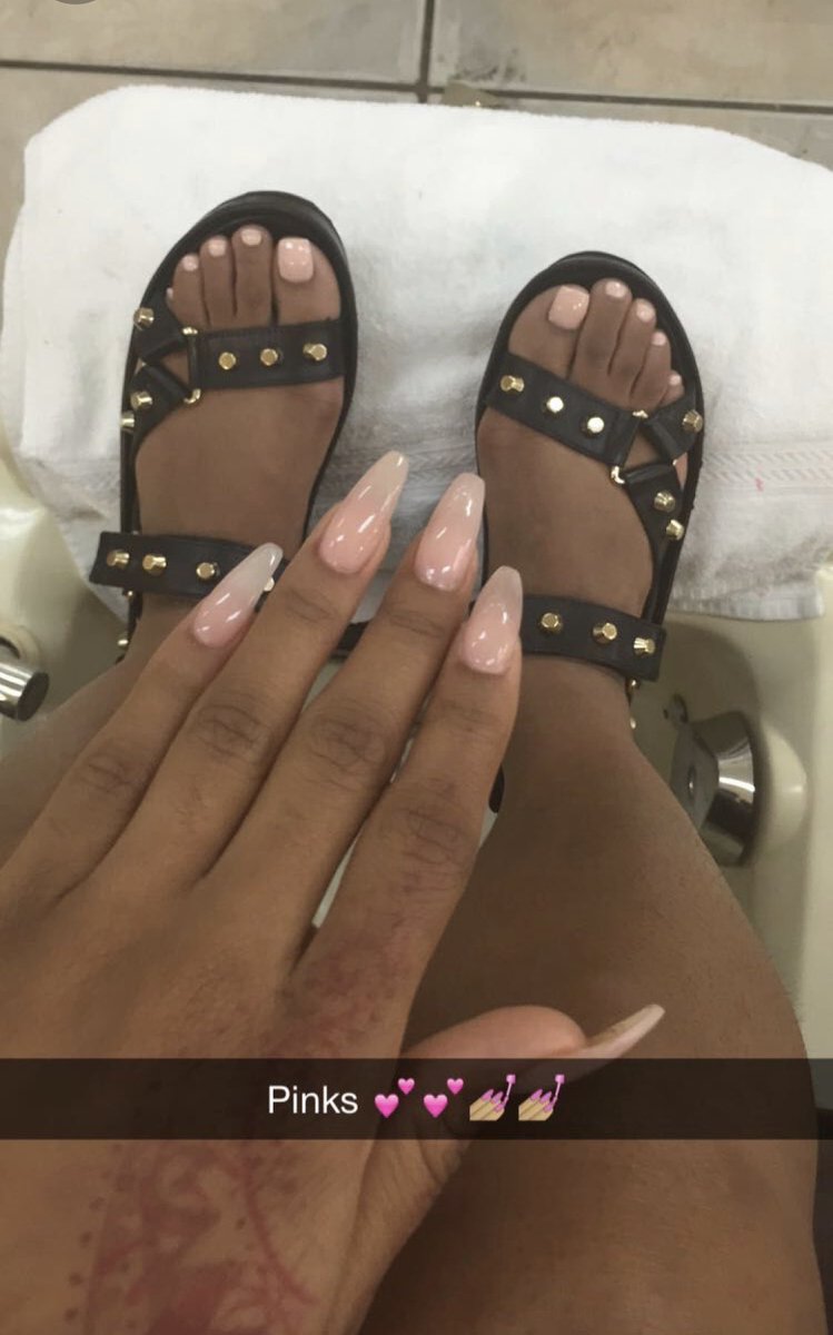 luvechass's tweet photo. selling feet pics pm me :) #Feetfettish #feetpicsforsale #feetseller #feetpicturesforsale #FeetHeaven https://t.co/69Kg6aP2Uk