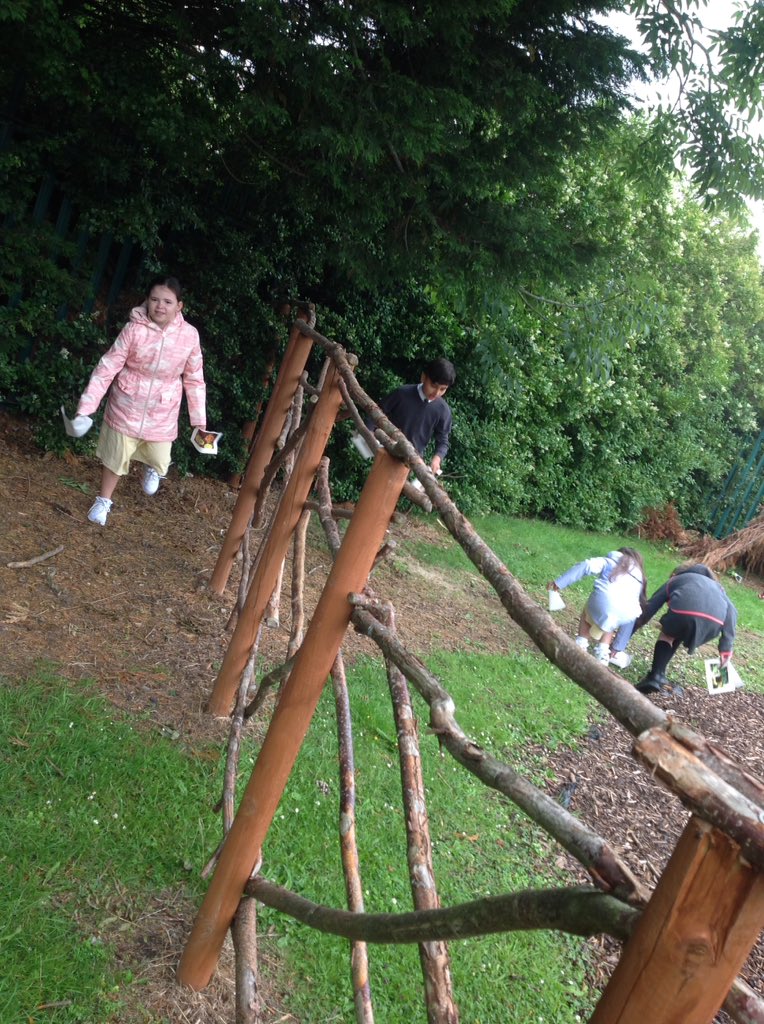 CCMPrimary's tweet photo. Year 4 are hunting for clues to find out which country we are studying this week.... #diversityweek #respectingdifference #alloneworld https://t.co/p4x0fa9Lj2