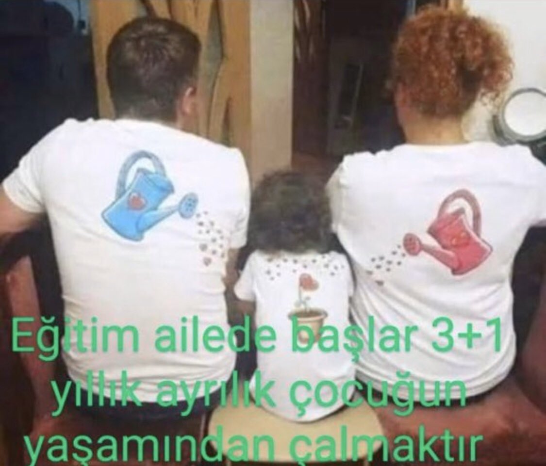 AbbasGucluTR's tweet photo. Çok zarif bir hak arama yöntemi!Sözleşmeli öğretmenlere yapılan bu “dayatma” başka hangi meslekte var?
Aklı kendi çocuğunda olan bir öğretmen sınıfta ne kadar huzurlu olur?
Eğitimde,yüksek verimlilik için nasıl ki cezanın yerini ödül aldıysa,dayatmanın yerini de teşvik almalıdır! https://t.co/BmGXBkaT0a