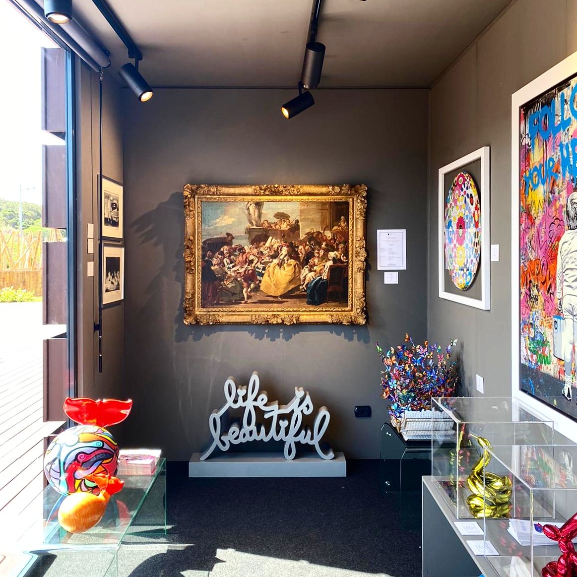 L'opening weekend del Waterfront Costa Smeralda ha attratto visitatori internazionali 🌟 La nostra galleria inaugura con una selezione di opere Pop e Street Art, in dialogo con un Tiepolo originale del 1755. 🎨 #deodatoarte #portocervo