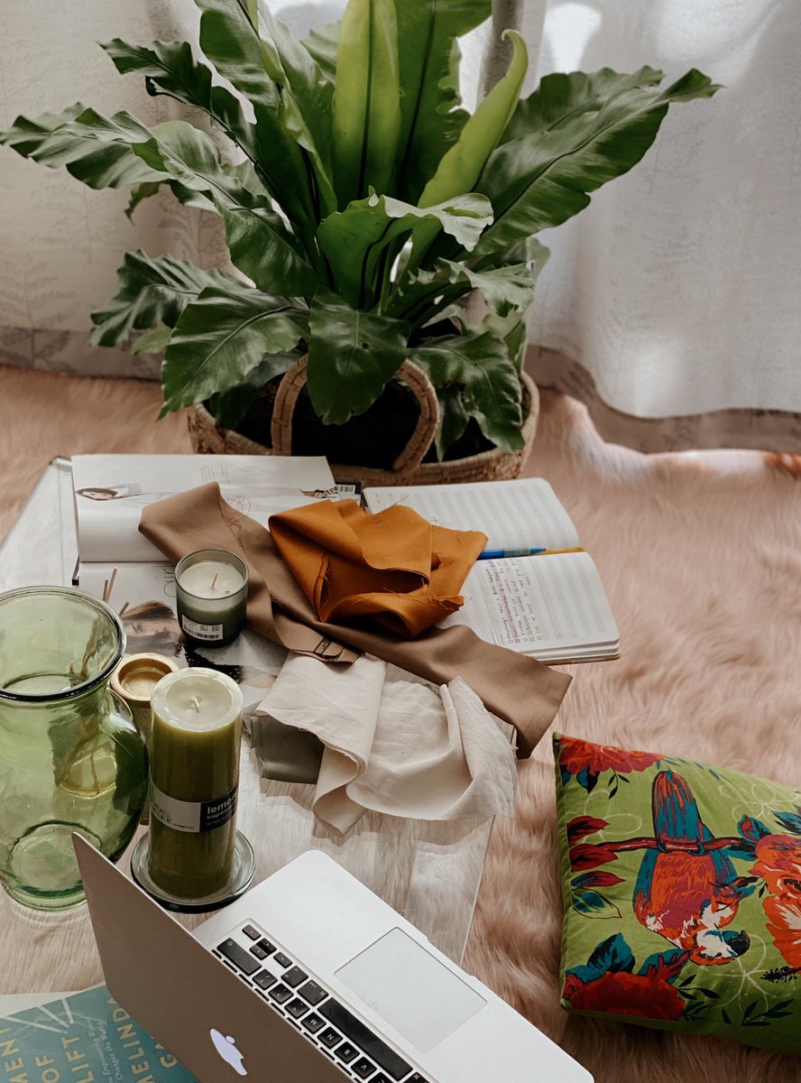 rebasadicreates's tweet photo. 𝑾𝒉𝒚 𝒘𝒆 𝒄𝒉𝒐𝒐𝒔𝒆 𝒕𝒐 𝒕𝒆𝒂𝒄𝒉..... we founded our company with almost nothing so we understand what it means to save on resources. Everything we’ve done is self-taught and we want to pass down those skills to 𝙬𝙤𝙢𝙚𝙣 𝙬𝙞𝙩𝙝 𝙨𝙢𝙖𝙧𝙩 𝙞𝙙𝙚𝙖𝙨. #ReBasadiCreates https://t.co/lwg1PPbTNd
