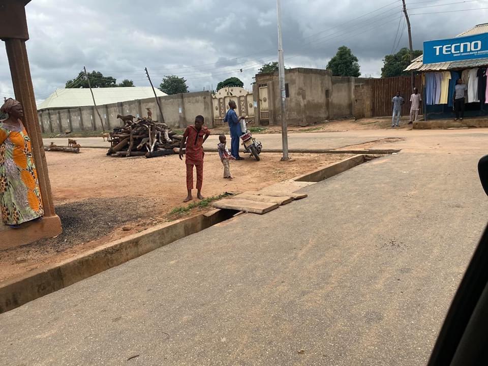 SBMediaOffice's tweet photo. Hon. Ibrahim Balarabe explained that the inspection was to update Nigerlites the highlights of the government’s efforts and commitment to developmental infrastructure.
#InsideNigerProjects
#ASBProjects https://t.co/or8gLvNa8c