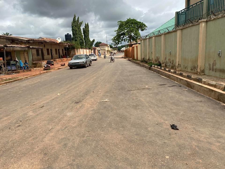 SBMediaOffice's tweet photo. Hon. Ibrahim Balarabe explained that the inspection was to update Nigerlites the highlights of the government’s efforts and commitment to developmental infrastructure.
#InsideNigerProjects
#ASBProjects https://t.co/or8gLvNa8c