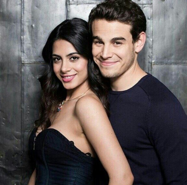 IzzyShadow_1's tweet image. Only us #Simon