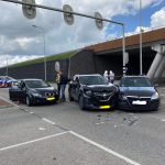 #Harderwijk: drie auto's op elkaar op kruising Newtonweg / Knardijk -. #Ongeval #Trauma.