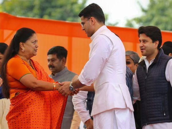 thakurArahul's tweet photo. भक्तो कुछ समझ आया

ये तो बस ट्रेलर था फिल्म बहुत ही जल्दी रिलीज होने वाली है https://t.co/pyTlGVQW5p