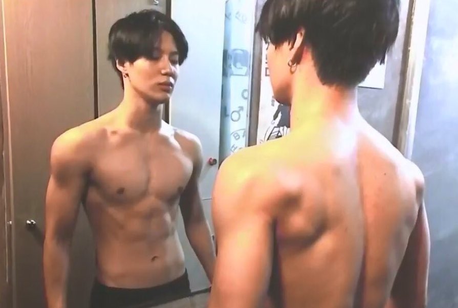 they also printed huge prints of taemin’s body to show it off during broadcast