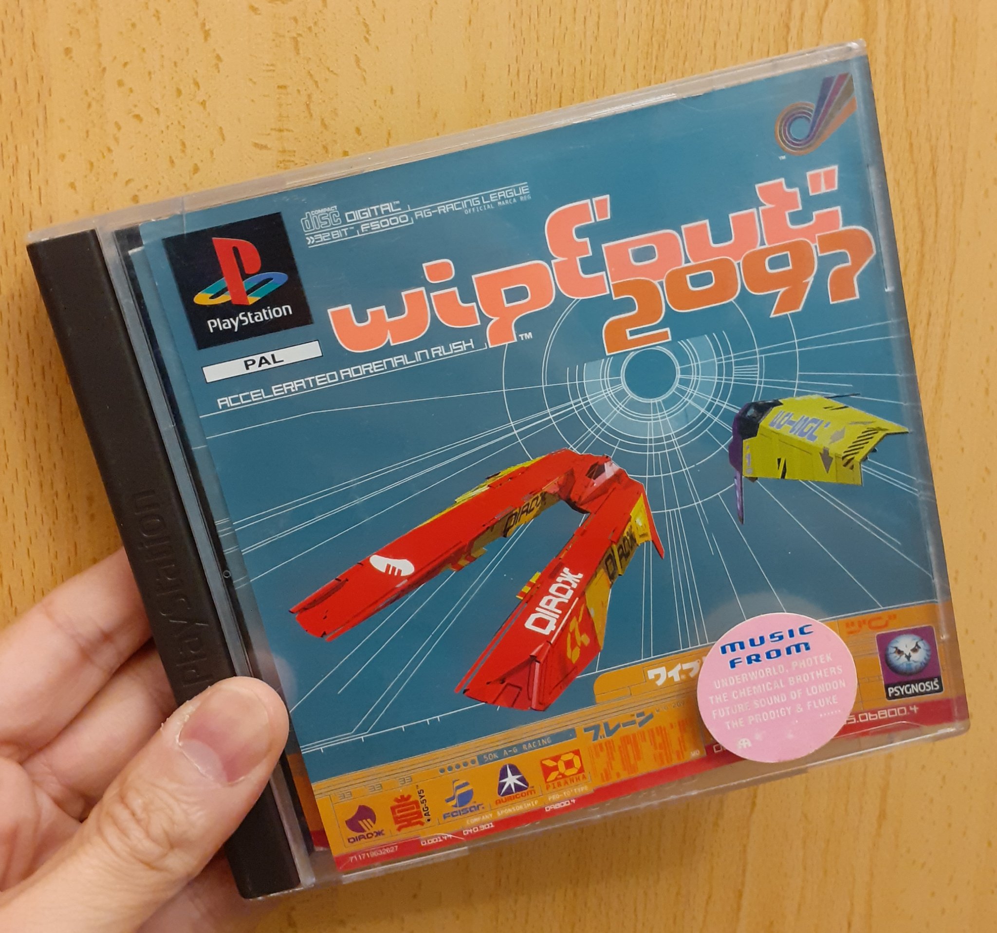 Retrogumia Wipeout 97 O Wipeout Xl Es Un Juego De Carreras Futurista Desarrollado Y Publicado Por Psygnosis En 1996 Para Playstation Nuevas Armas Y Circuitos Y La Liga De Carreras Retrogumia Wipeout 97 O Wipeout Xl Es Un Juego De Carreras Futurista Desarrollado Y Publicado Por Psygnosis En 1996 Para Playstation Nuevas Armas Y Circuitos Y La Liga De Carreras