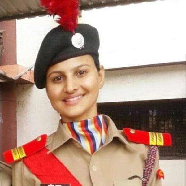 NBhompura's tweet photo. आपने बहुत अच्छा किया सुनिता जी हमने जो वर्दी पहनी है वो पब्लिक की सेवा के लिए है
 @CoPSunitayadav @sunita_yadav_0 @Yadavsunita143 https://t.co/HnToFaZRNU