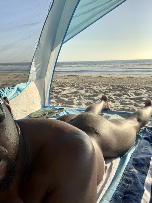 Finally spent an afternoon at Black’s Beach #nudist https://t.co/ePg0WOmm7e