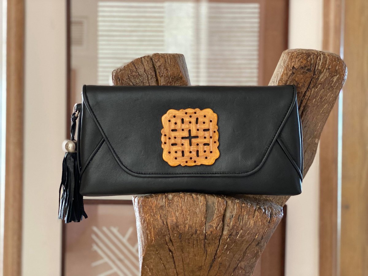 DestiSaint's tweet photo. Our Display and Last Pieces Sale will be ending soon! If you haven't picked up your favourite clutch or shopper, now's the time!

Featuring: Leather and XinJiang Jade Envelope S$120

Shop Online: https://t.co/4KgFkm5O6B https://t.co/fumRQsrQgs