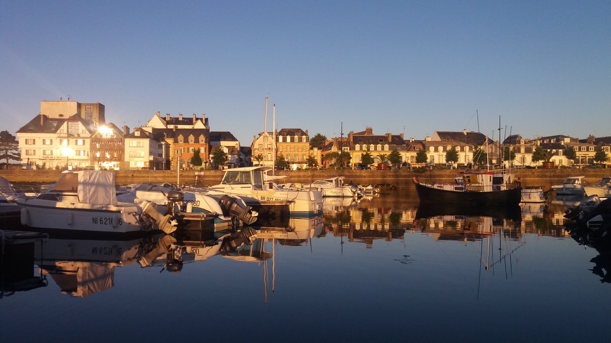 RiantesR's tweet photo. Incursion en Finistère. Ça se passe bien. #RestonsSurNosGardes. https://t.co/ccepYKCJfZ