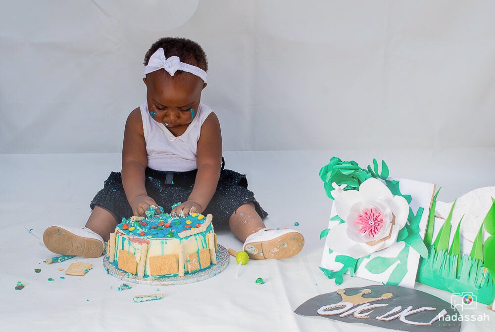 HPhotostorie's tweet photo. Smash this week's goal just like Okiki is with her cake.
Do da unthinkable!
Achieve da unbelievable!
Break da record!
Stay happy
Stay safe

Contact us to create something priceless for your special One💙
https://t.co/DkMWrigdXK

#MondayMotivation
#Grateful 
#hadassahphotostorie https://t.co/U7bkLUAd0L