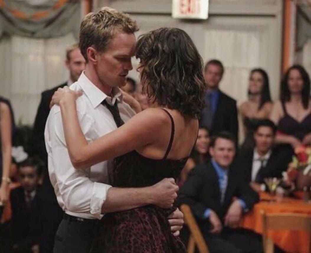 "Cuando conoces a la persona indicada... lo sabes:
no puedes dejar de pensar en ella, es tu mejor amiga, tu alma gemela, estás impaciente por pasar el resto de tu vida con ella; nada ni nadie se le puede comparar..."

🎬How I Meet Your Mother (2005-2014)