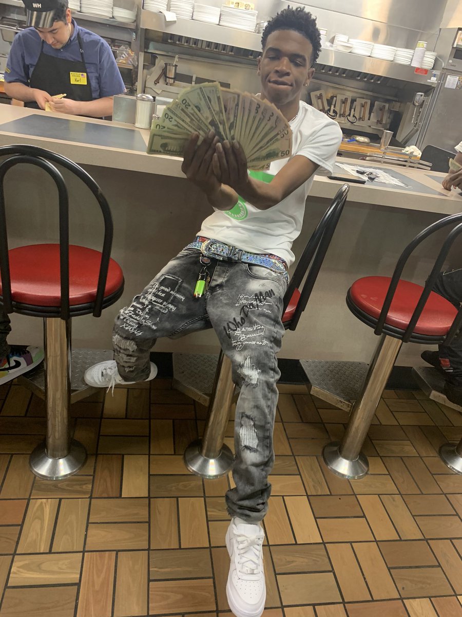ToineVuittonLF's tweet photo. Nigga Be Fr Yk Lito 💚 #FreeLF🧸 https://t.co/qEOurc24wd