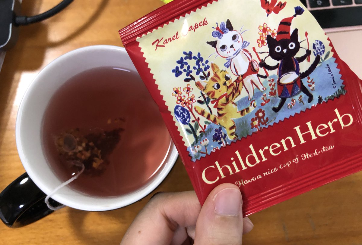 mihorobot's tweet photo. カレルチャペックの紅茶、むっさ良い匂い。いつもながら絵柄も可愛い。
#CLIPCLAP https://t.co/dprhD7YGhA