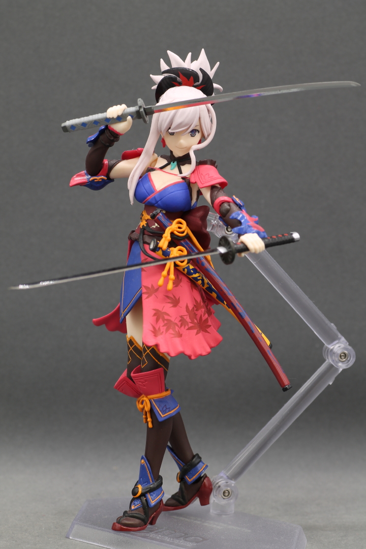 いかうす 喪中 エフトイズ 鬼滅の刃 日輪刀コレクション その3 炭治郎の日輪刀をfigma 武蔵ちゃんに持ってもらいまし た 柄が太いので手首のパーツを結構広げないと持てませんのでご注意を エフトイズの1 12日本刀は抜刀できるのが良いですね 続