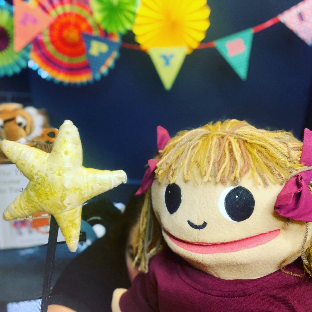AmeliaBooStory's tweet photo. It’s the last week for our summer online groups .... but don’t worry we won’t be leaving you.  Due to high demand for people who do not live in London over the summer holidays along side our outside groups we will be running 2  online sessions a week. https://t.co/pl5vTXu8Jm https://t.co/hcF4gLIlC4